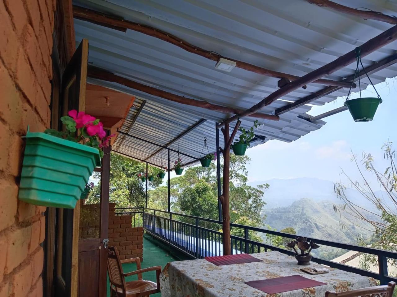 Apurvi Homestay Ella Esterno foto