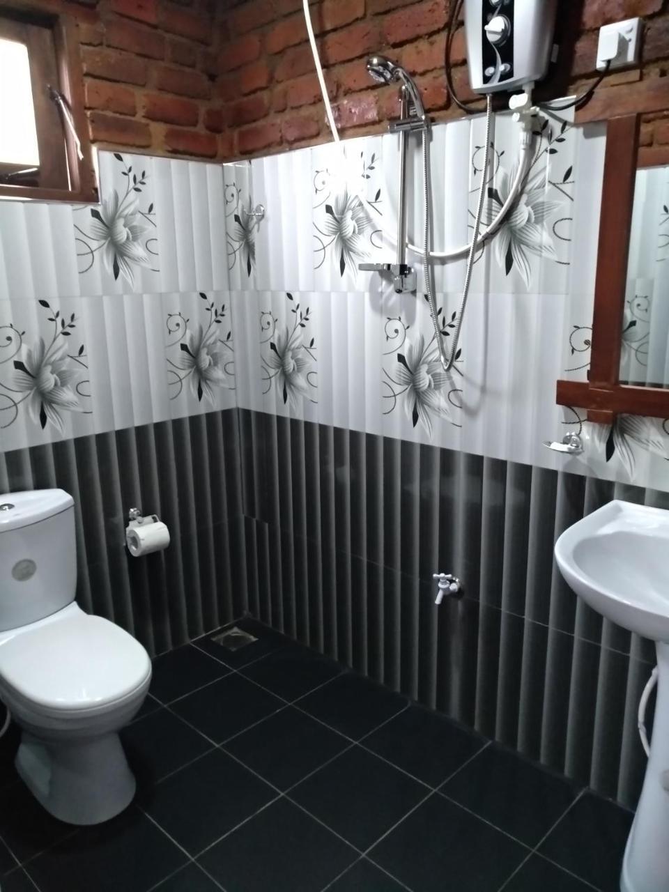 Apurvi Homestay Ella Esterno foto